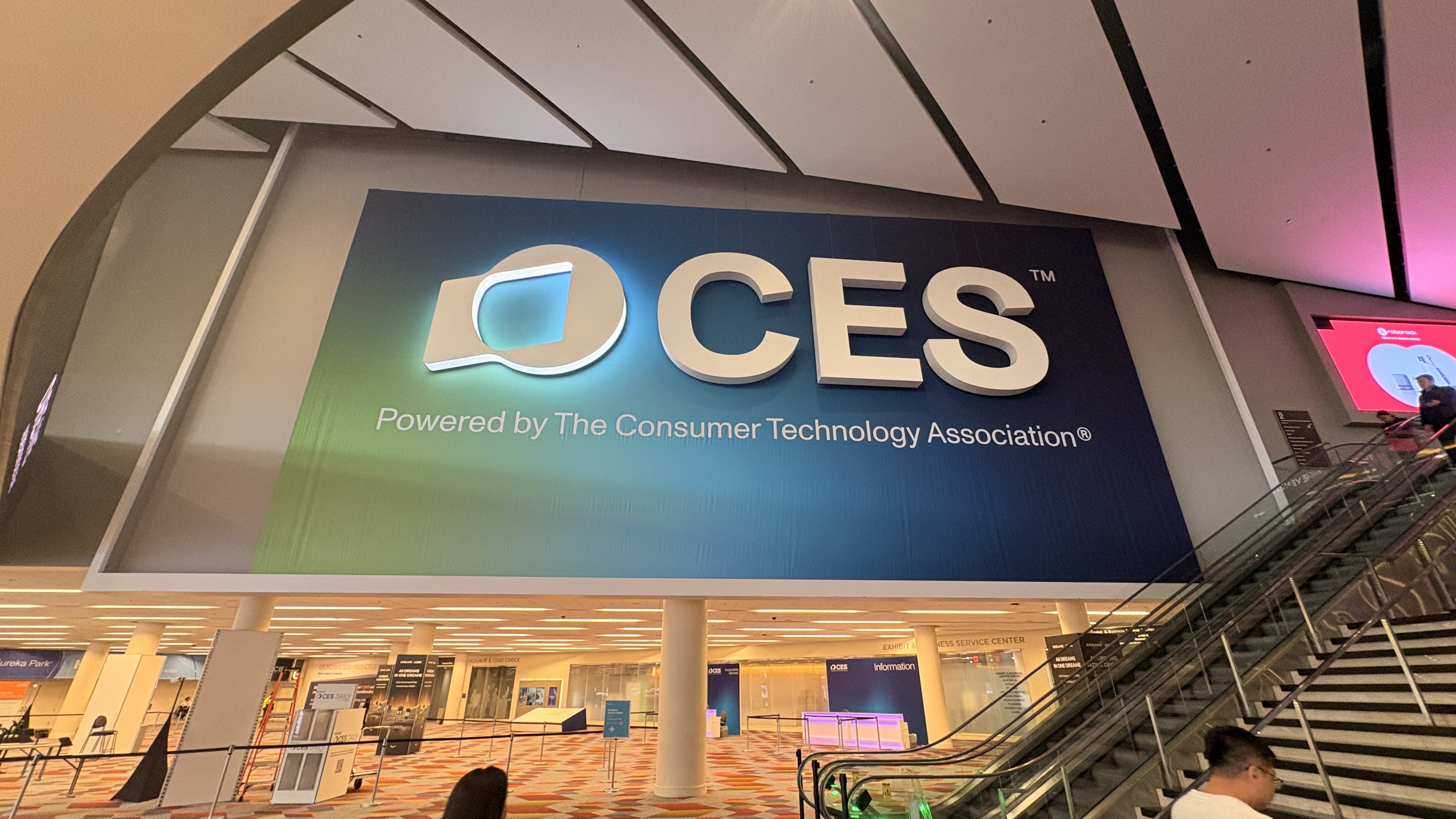 My Twin Communication alongside Oversonic: Humanoid Robotics is already a reality